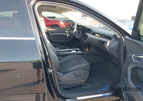 2019 Audi E-Tron Premium Plus из США, поврежденный, VIN WA1LAAGE2KB023105